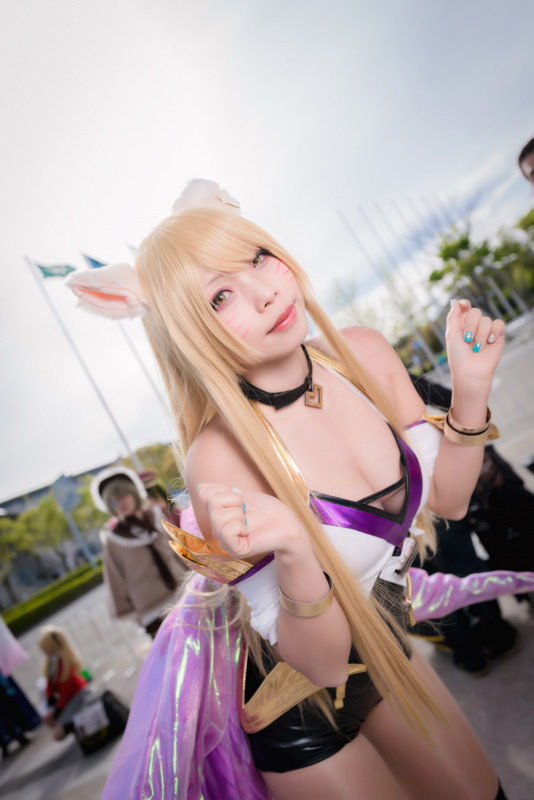 【コスプレ】「ニコニコ超会議2019」2日目美女レイヤーまとめ 化物語、アズレン、アイマスほか【写真171枚】