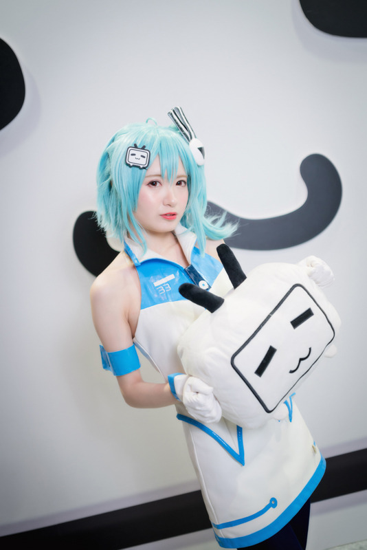 【コスプレ】「ビリビリ動画」双子の中国人気レイヤーがダンスパフォーマンスで魅了！【ニコニコ超会議2019】