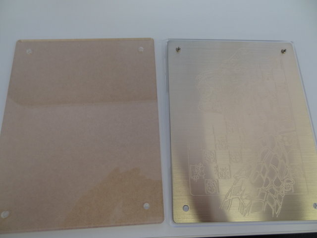 アートプレートも組み立て式です