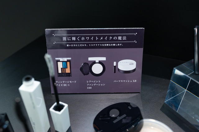 【コスプレ】人気男装レイヤー・くりゅ、“黒の魔術師”ホワイトメイクが美しい【ウルアコKATEブース】