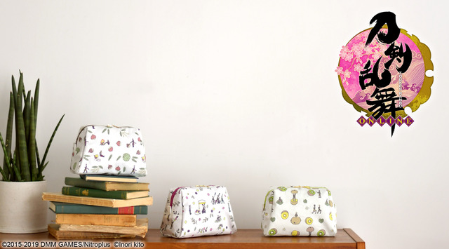 「トラペーズポーチ（2500円・税別／全3種）」（C）2015-2019 DMM GAMES/Nitroplus