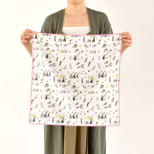 「バンダナ（1800円・税別／全3種）」（C）2015-2019 DMM GAMES/Nitroplus