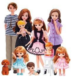 「リカちゃんファミリー」