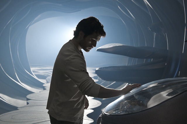 後方カプセルに注目。ここに誰かいたのだろうか？　　　　　　　　　　　　　　　　TM & (c) 2013 WARNER BROS. ENTERTAINMENT INC. ALL RIGHTS RESERVED. TM & (c) DC COMICS