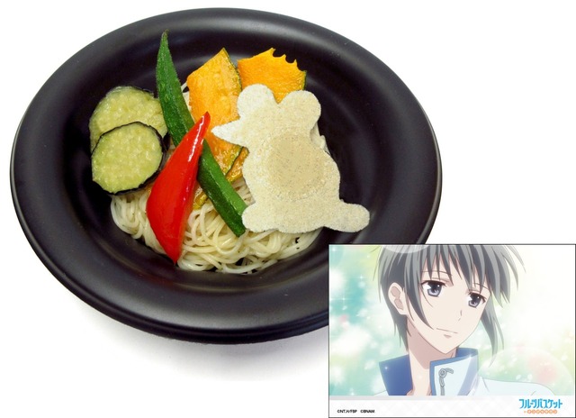 秘密基地で収穫！たっぷり夏野菜のそうめんチャンプルー　価格:850円／「フルーツバスケット in ナンジャタウン」（C）高屋奈月・白泉社／フルーツバスケット製作委員会