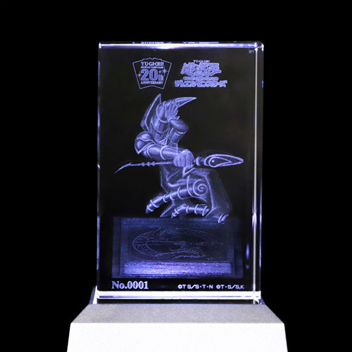 『遊☆戯☆王』武藤遊戯生誕記念！デッキケース付きベルト＆ブラックマジシャンのクリスタルアート発売決定