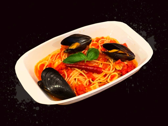 「進撃の巨人×TOWER RECORDS CAFE 自習室 -look at the past-」ニコロの振る舞うマーレ料理 1,500円（C）諫山創・講談社／「進撃の巨人展」製作委員会