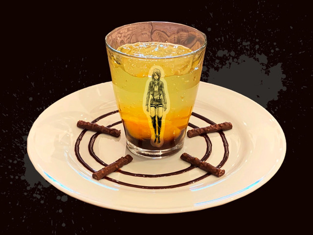 「進撃の巨人×TOWER RECORDS CAFE 自習室 -look at the past-」女型の巨人の結晶 1,200円（C）諫山創・講談社／「進撃の巨人展」製作委員会