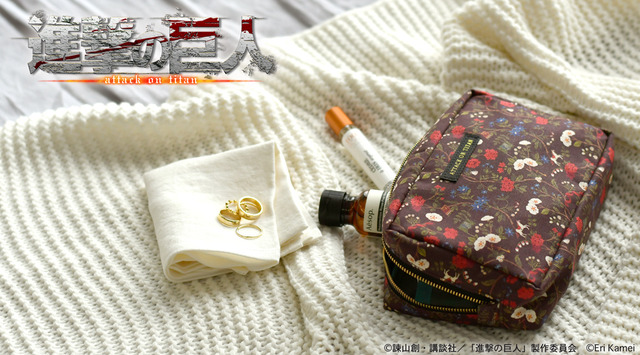 スクエアポーチ（2,800円・税別）（C）諫山創・講談社 /「進撃の巨人」製作委員会