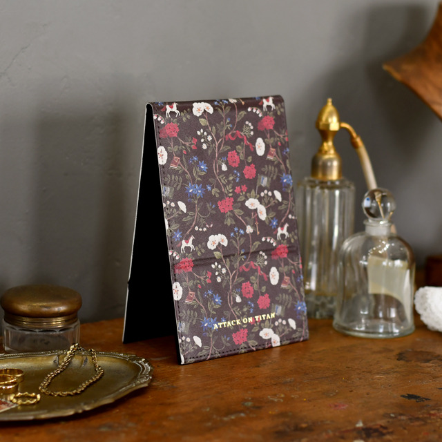 スタンドミラー（3,000円・税別）（C）諫山創・講談社 /「進撃の巨人」製作委員会