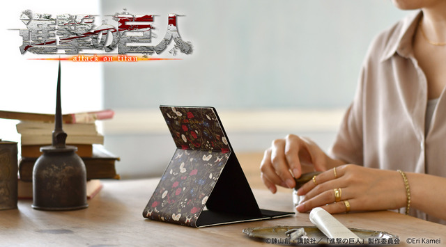 スタンドミラー（3,000円・税別）（C）諫山創・講談社 /「進撃の巨人」製作委員会