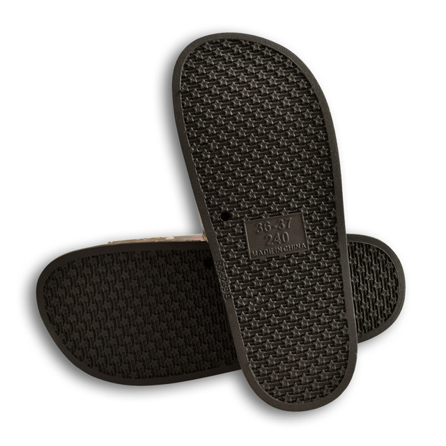 スライドサンダル（3,600円・税別）（C）諫山創・講談社 /「進撃の巨人」製作委員会