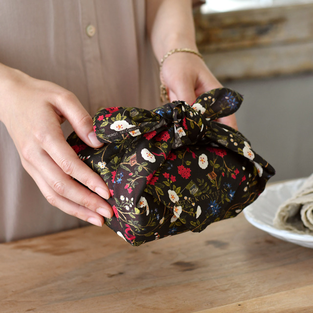 バンダナ（1,800円・税別）（C）諫山創・講談社 /「進撃の巨人」製作委員会