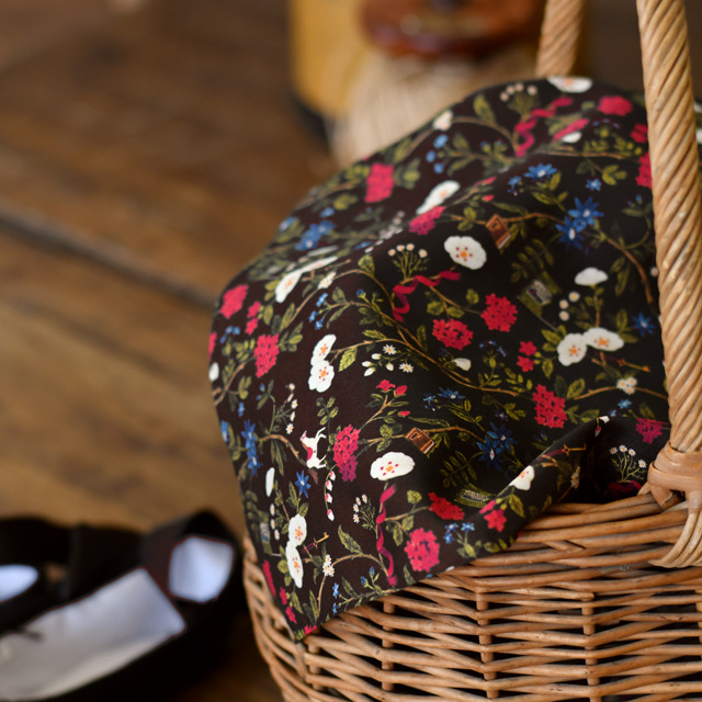 バンダナ（1,800円・税別）（C）諫山創・講談社 /「進撃の巨人」製作委員会