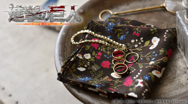 バンダナ（1,800円・税別）（C）諫山創・講談社 /「進撃の巨人」製作委員会