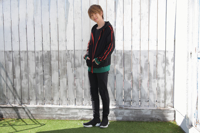 『僕のヒーローアカデミア』コラボレーション「ルームパーカー」爆豪勝己モデル（C）堀越耕平／集英社・僕のヒーローアカデミア製作委員会