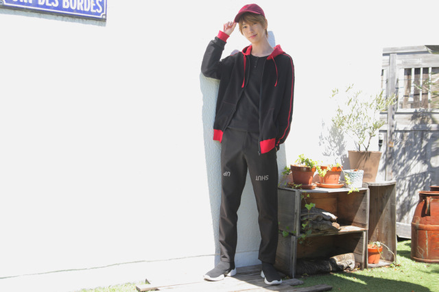 『僕のヒーローアカデミア』コラボレーション「ルームパーカー」切島鋭児郎モデル（C）堀越耕平／集英社・僕のヒーローアカデミア製作委員会