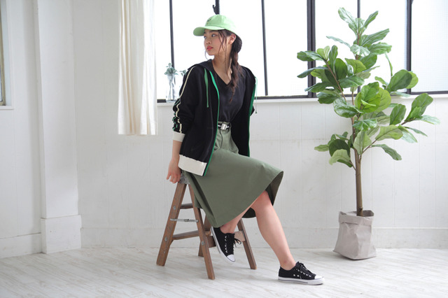 『僕のヒーローアカデミア』コラボレーション「ルームパーカー」蛙吹梅雨モデル（C）堀越耕平／集英社・僕のヒーローアカデミア製作委員会