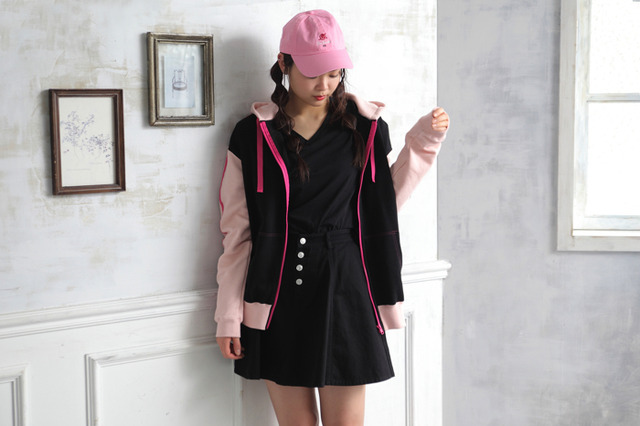 『僕のヒーローアカデミア』コラボレーション「ルームパーカー」麗日お茶子モデル（C）堀越耕平／集英社・僕のヒーローアカデミア製作委員会