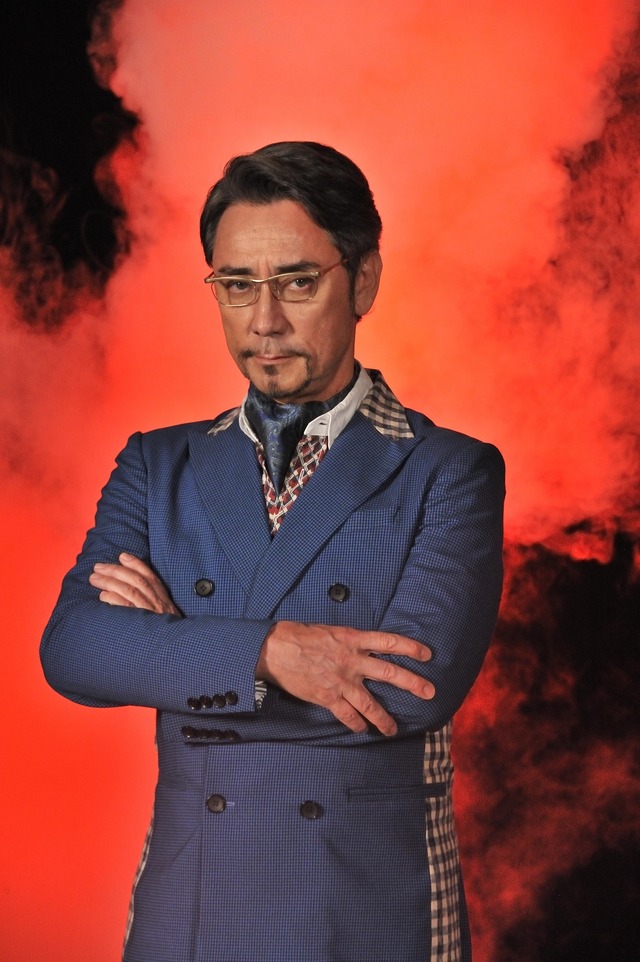 『劇場版 仮面ライダージオウ Over Quartzer』クリス・ペプラー演じる、クリム・スタインベルト 劇場版「ジオウ・リュウソウジャー」製作委員会 （C）石森プロ・テレビ朝日・ADK EM・東映