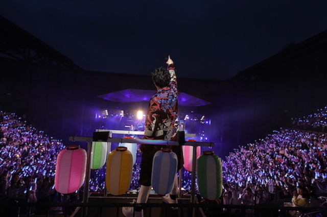 「鈴村健一 満天LIVE 2019 ～ぼくらの前夜祭・ぼくらの後夜祭～」ライブ写真（カメラマン：草刈雅之）
