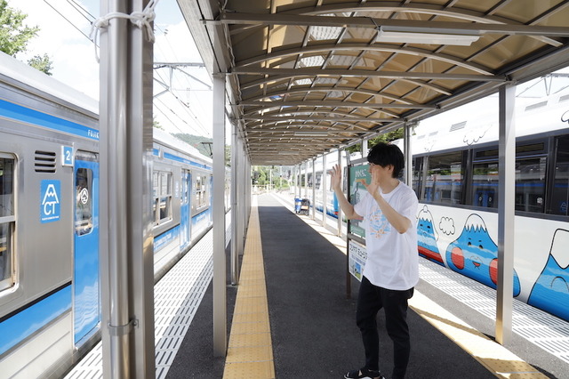 「鈴村健一 満天LIVE 2019 ～ぼくらの前夜祭・ぼくらの後夜祭～」ライブ写真（カメラマン：草刈雅之）