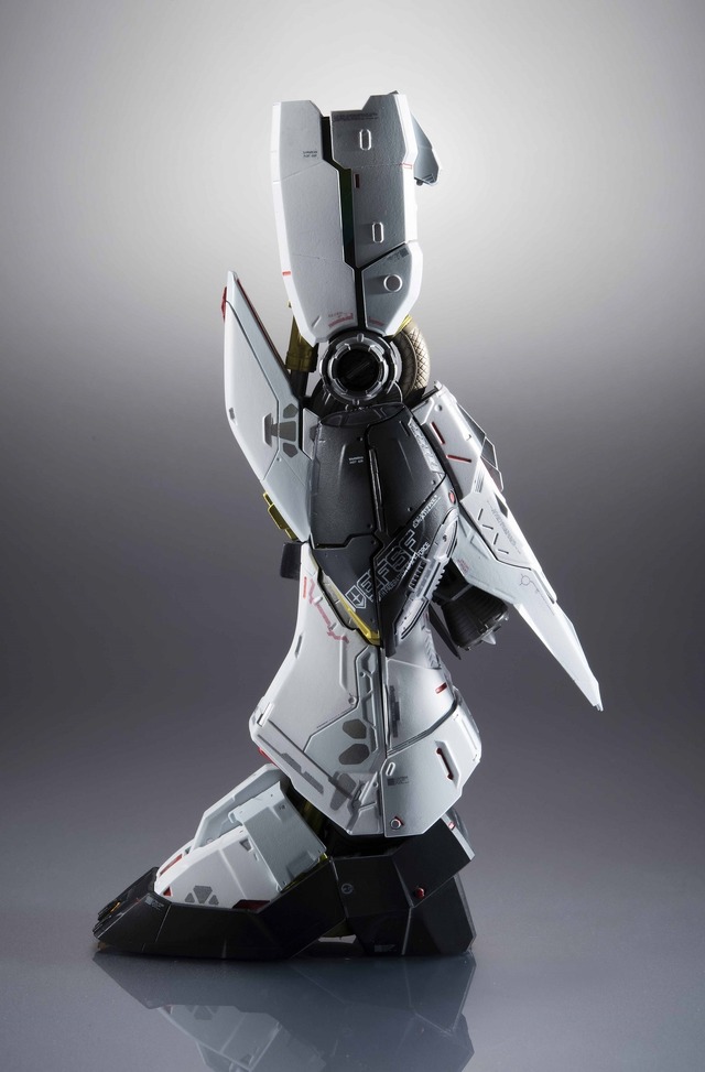 「METAL STRUCTURE 解体匠機 RX-93 νガンダム」93,000円（税抜）（C）創通・サンライズ