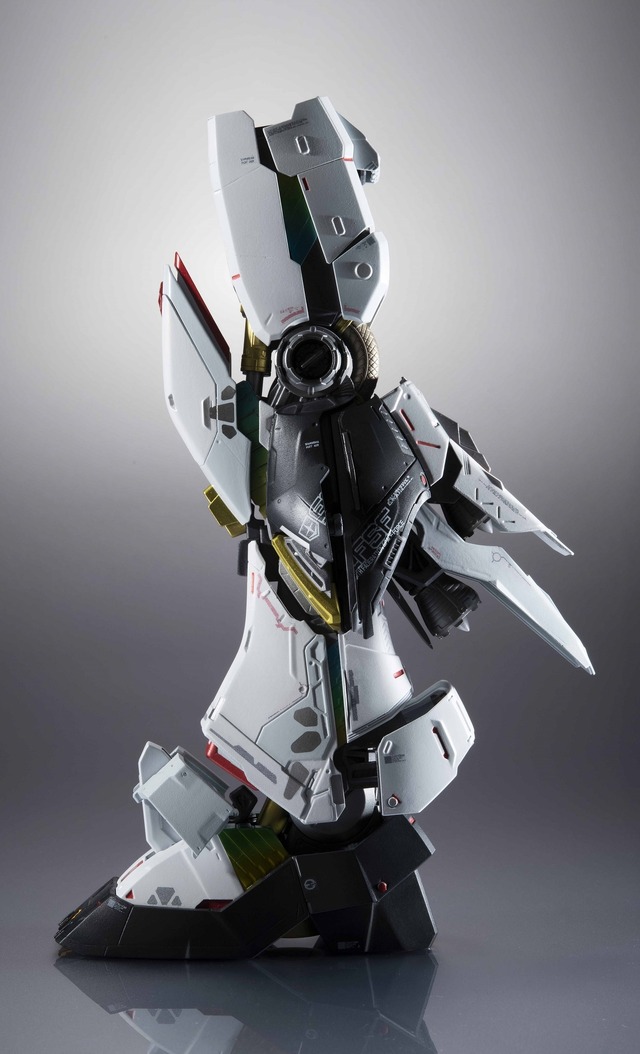 「METAL STRUCTURE 解体匠機 RX-93 νガンダム」93,000円（税抜）（C）創通・サンライズ
