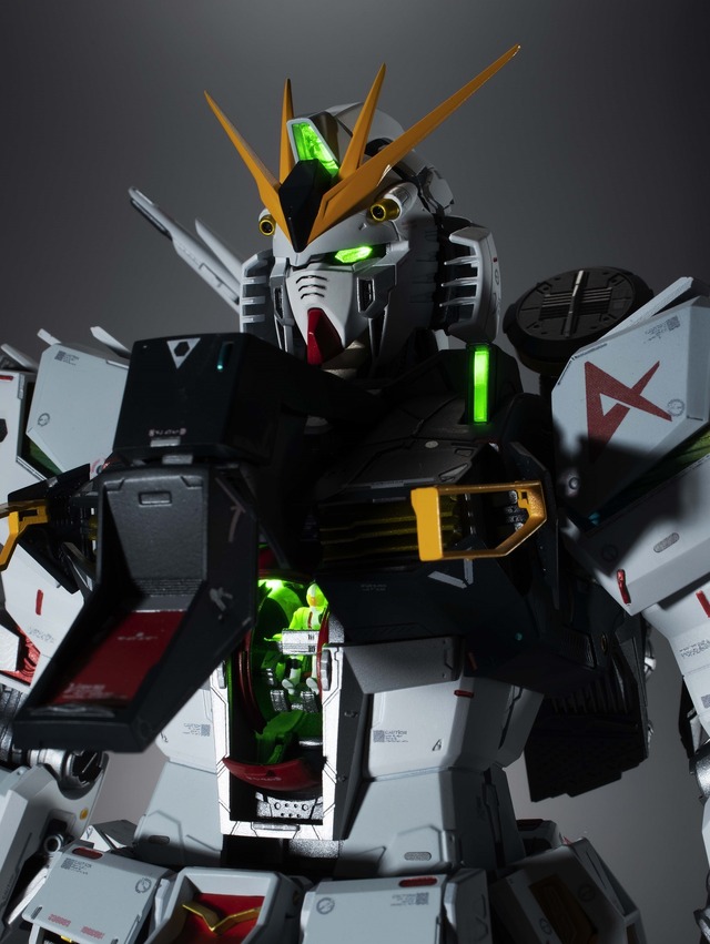 「METAL STRUCTURE 解体匠機 RX-93 νガンダム」93,000円（税抜）（C）創通・サンライズ