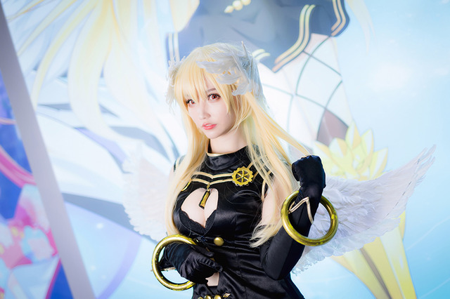 【コスプレ】可愛いとカッコイイを併せ持つ中国人気レイヤー洛洛子、“中国版コミケ”に天使として降臨【写真17枚】