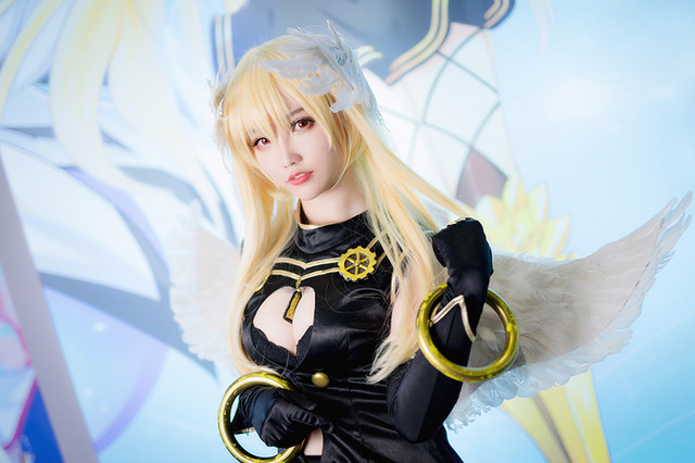 【コスプレ】可愛いとカッコイイを併せ持つ中国人気レイヤー洛洛子、“中国版コミケ”に天使として降臨【写真17枚】