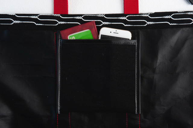 「EVANGELION Millennials RADIO EVA 10th Anniversary」2,160円（税込）RADIO EVA特製ロンギヌスアートトートBAG