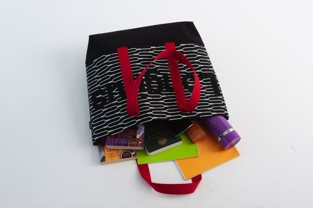 「EVANGELION Millennials RADIO EVA 10th Anniversary」2,160円（税込）RADIO EVA特製ロンギヌスアートトートBAG