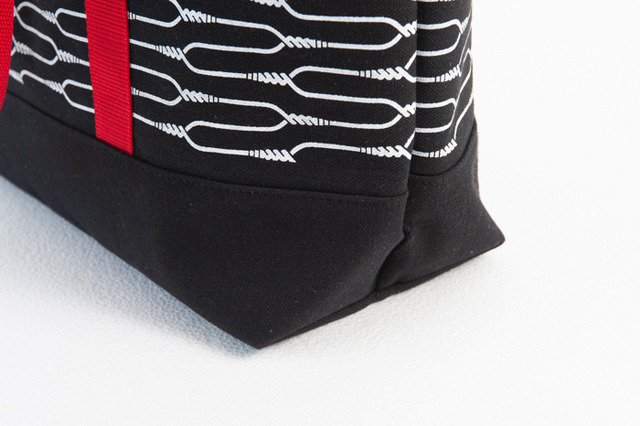 「EVANGELION Millennials RADIO EVA 10th Anniversary」2,160円（税込）RADIO EVA特製ロンギヌスアートトートBAG