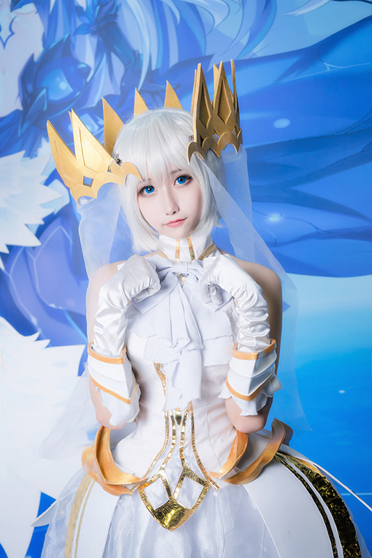 【コスプレ】「デアラ」鳶一折紙の純白ドレス姿コスが美しい！ 中国美女レイヤー・Momoko葵葵【写真13枚】