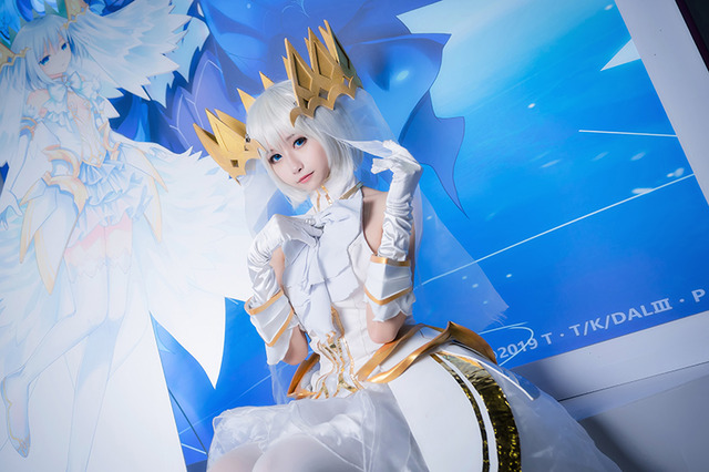 【コスプレ】「デアラ」鳶一折紙の純白ドレス姿コスが美しい！ 中国美女レイヤー・Momoko葵葵【写真13枚】