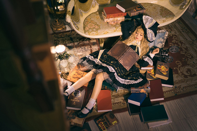 フォロワー数85万超えの中国人気コスプレイヤー、可憐なロリータ姿を披露！【写真33枚】