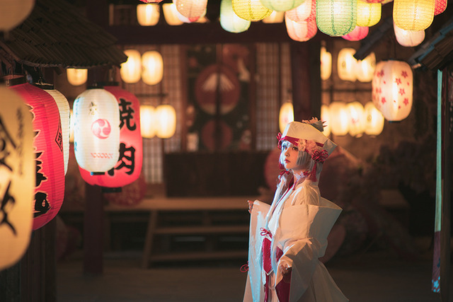 フォロワー数85万超えの中国人気コスプレイヤー、可憐なロリータ姿を披露！【写真33枚】