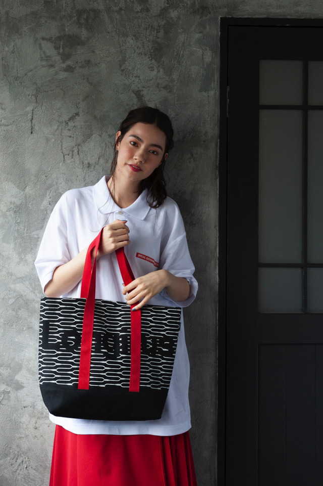 「EVANGELION Millennials RADIO EVA 10th Anniversary」2,160円（税込）RADIO EVA特製ロンギヌスアートトートBAG