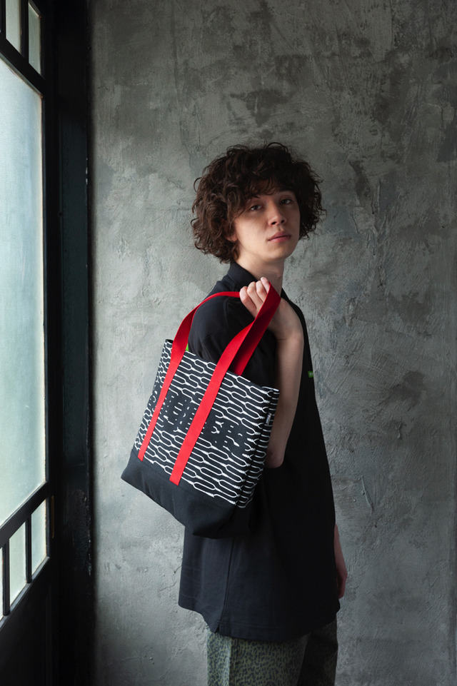 「EVANGELION Millennials RADIO EVA 10th Anniversary」2,160円（税込）RADIO EVA特製ロンギヌスアートトートBAG