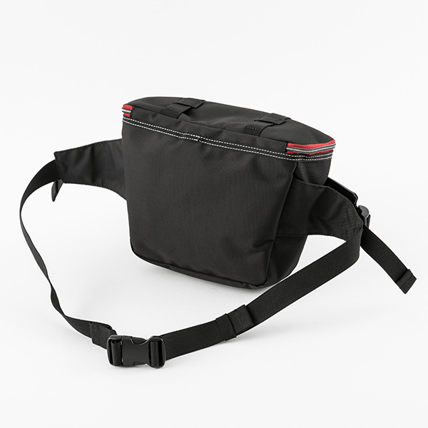 『ペルソナ5』コラボレーション バッグ ジョーカーモデル 12,800円（税別）（C）ATLUS （C）SEGA All rights reserved.