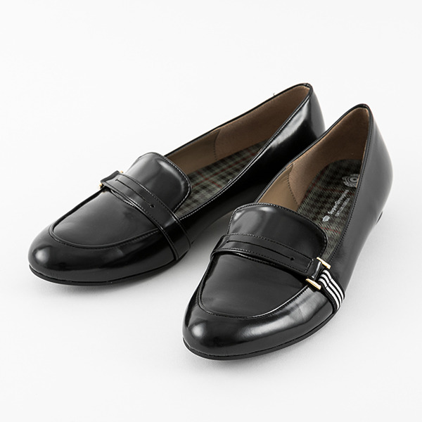 『ペルソナ5』コラボレーション 靴 明智吾郎モデル 15,800円（税別）（C）ATLUS （C）SEGA All rights reserved.