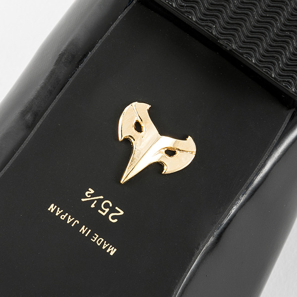 『ペルソナ5』コラボレーション 靴 明智吾郎モデル 15,800円（税別）（C）ATLUS （C）SEGA All rights reserved.