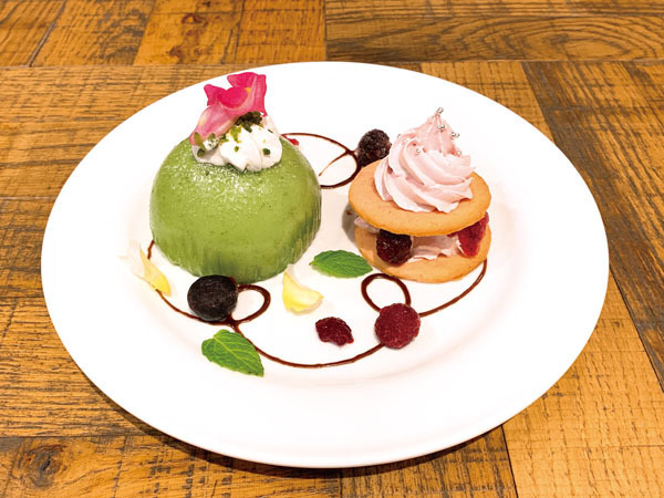 「デジモンアドベンチャー 20th Anniversary × TOWER RECORDS CAFE ～集まれ！選ばれし子ども達～」パルモン＆ピヨモンのケーキプレート　1,200円（C） 本郷あきよし・東映アニメーション