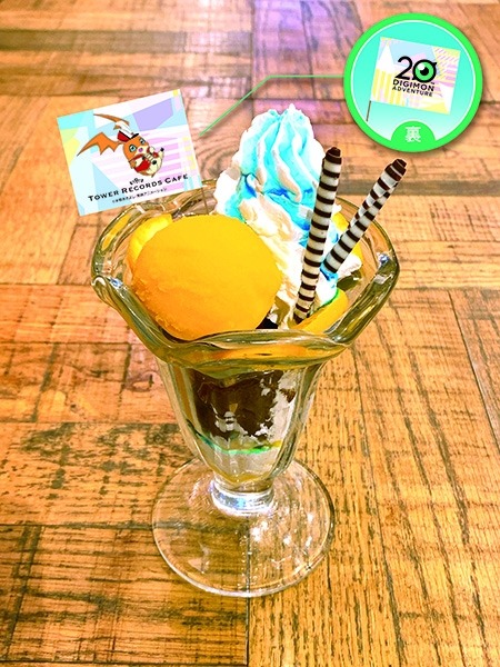 「デジモンアドベンチャー 20th Anniversary × TOWER RECORDS CAFE ～集まれ！選ばれし子ども達～」パタモンのオレンジパフェ 1,200円（C） 本郷あきよし・東映アニメーション