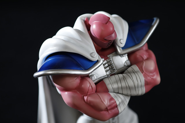 「theCURATIONSシリーズ　キン肉マンビッグボディ」マント有り　64,800円（税別）、マント無し　59,800円（税別）（C）ゆでたまご・東映アニメーション