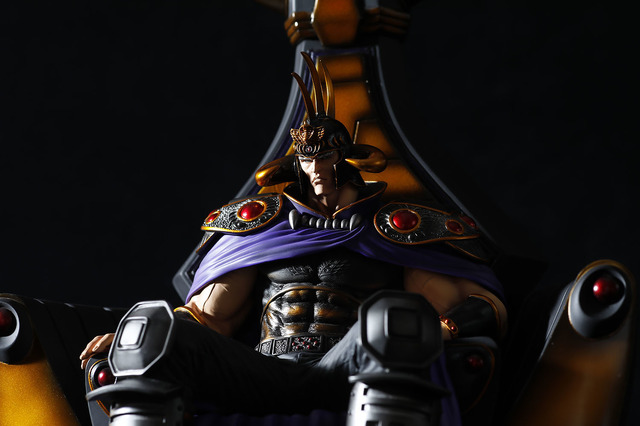 「ラオウ 玉座ver.ゴールドカラー」99,800円（税別）（C）武論尊・原哲夫/NSP 1983