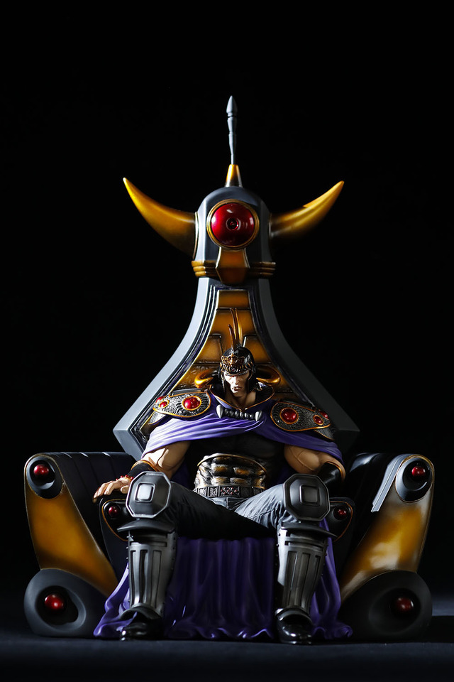 「ラオウ 玉座ver.ゴールドカラー」99,800円（税別）（C）武論尊・原哲夫/NSP 1983