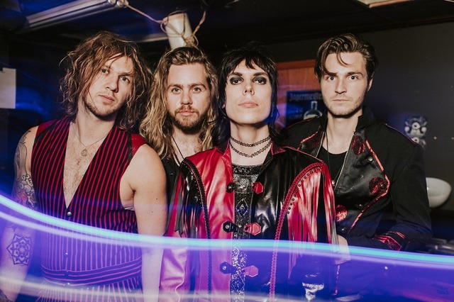 THE STRUTS