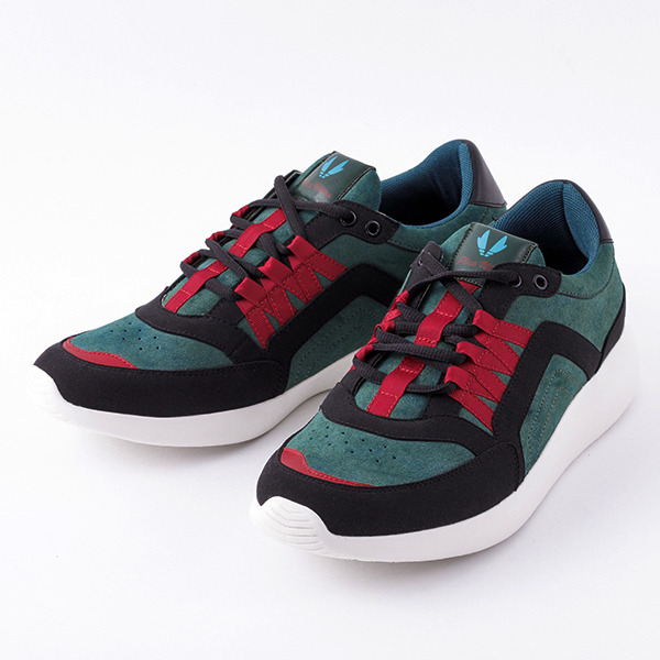 「緑谷出久モデル スニーカー」10,800円（税別）（C）堀越耕平／集英社・僕のヒーローアカデミア製作委員会